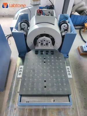 Fuerza máxima sinusoidal 700 kgf pico (7 kN) Equipo de prueba de mesa vibratoria refrigerada por aire para soluciones de prueba de baterías de choque y vibración