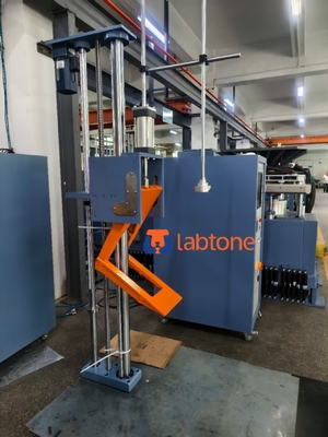 Máquina de prueba de caída de embalajes en caída libre DT150 con carga útil de 85 kg. Cumple con la norma ISO 2248